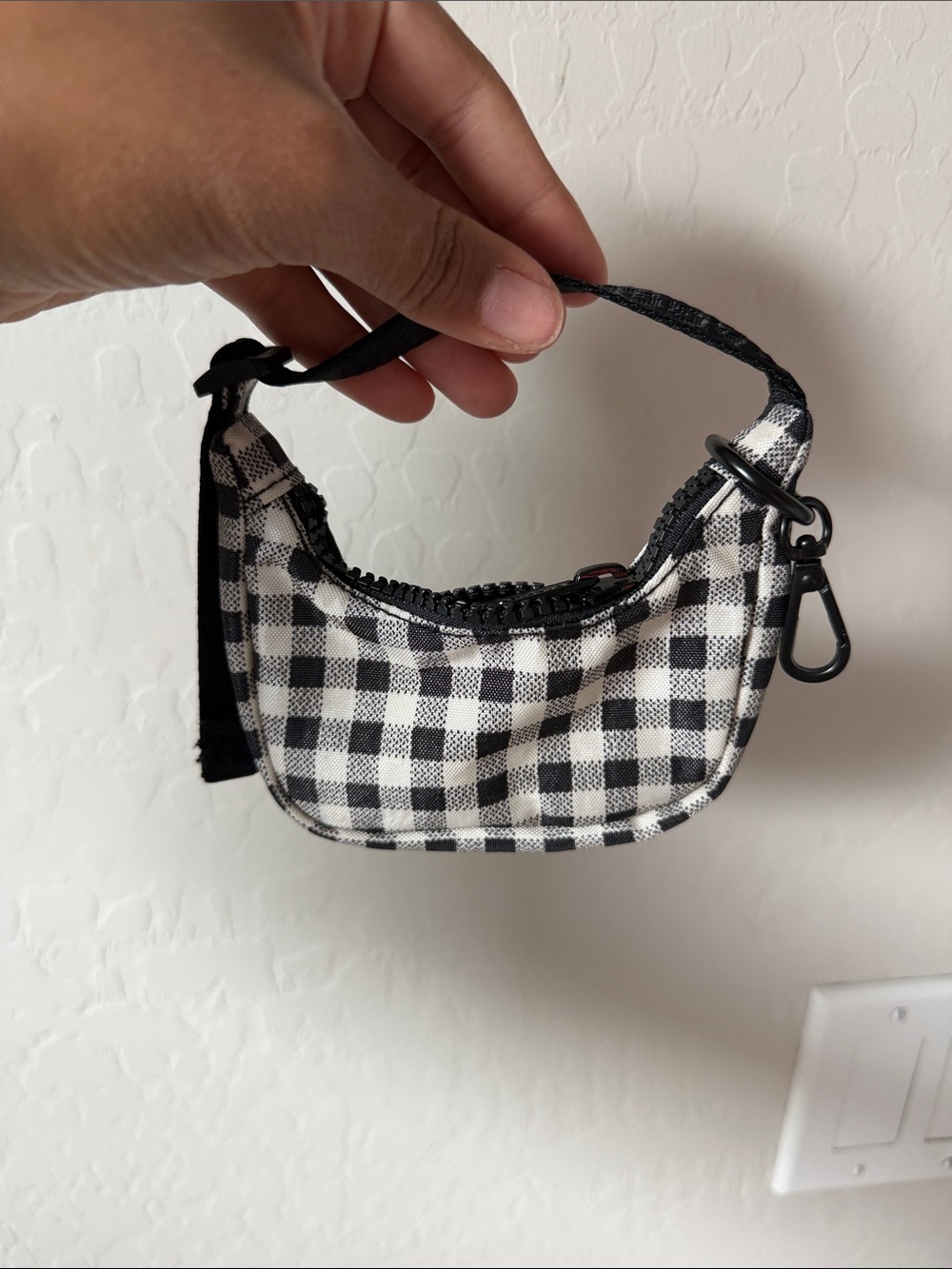 BAGGU Crescent Bag Charm - Picture 3 of 4